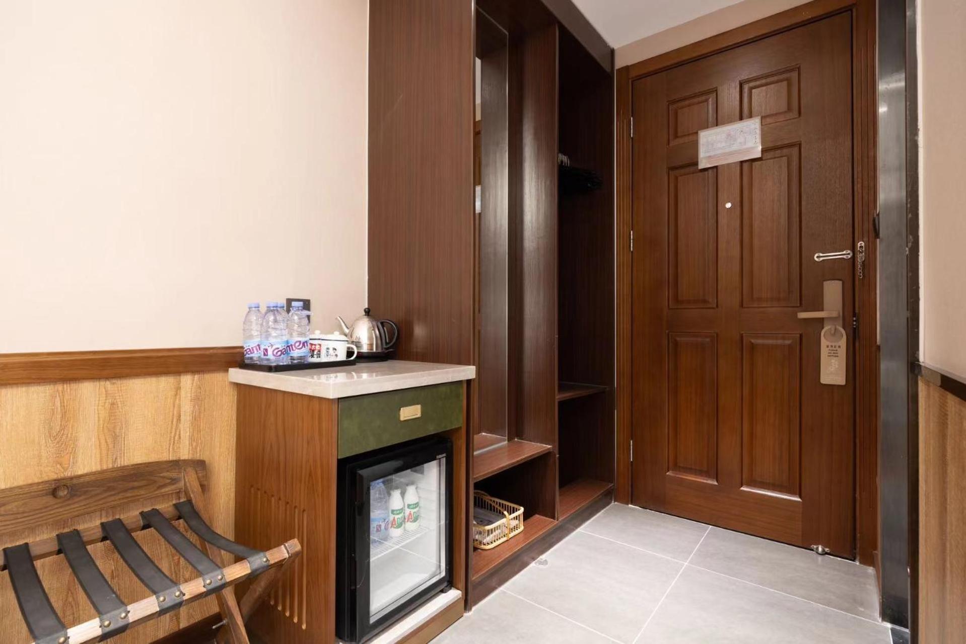 Nost Algia Hotel Near Beijing Panjiayuan Antique Market- Beijing Happy Valley, Cbd, China Zun And Sanlitun, Tian'Anmen Square, Free Ice Cream, Mineral Water, Coffee, Snacks And Laundry Service, Free Gymnastic, English Communication Well Exterior photo
